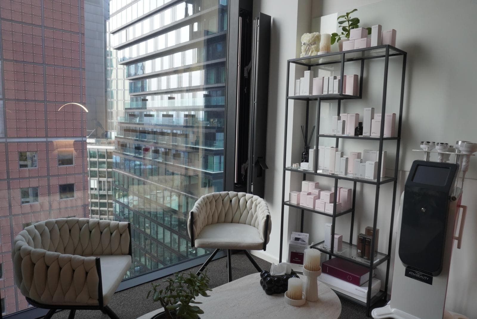 Nue Beauty Studio München – Empfangsbereich